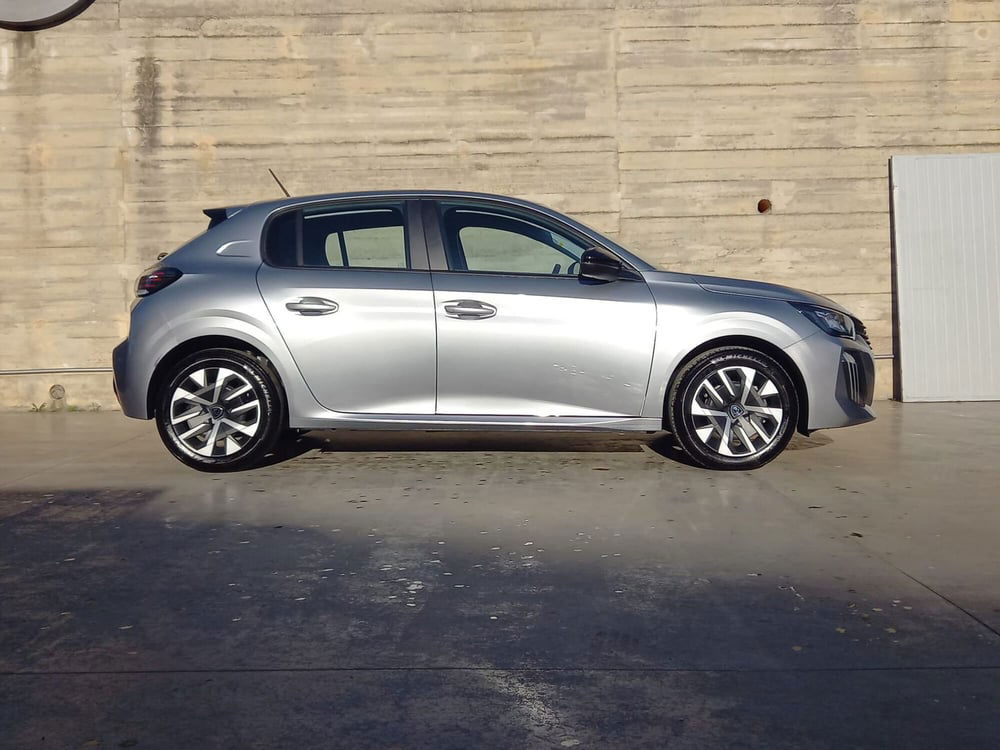 Peugeot 208 nuova a Salerno (2)