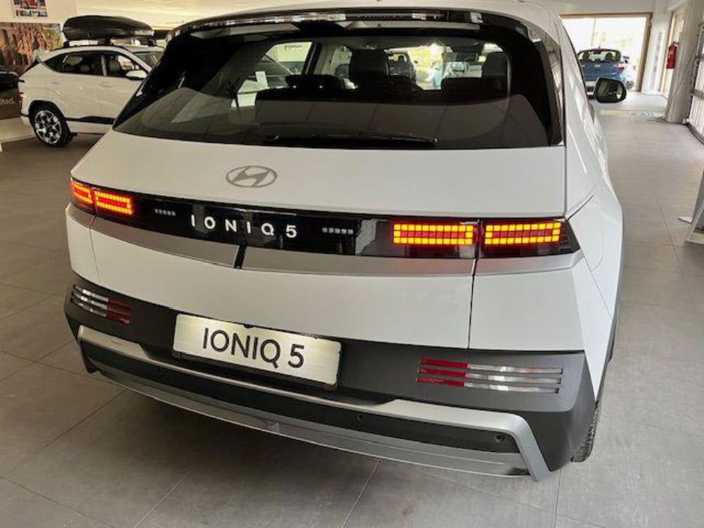 Hyundai Ioniq 5 2024  nuova a Verbano Cusio Ossola (13)