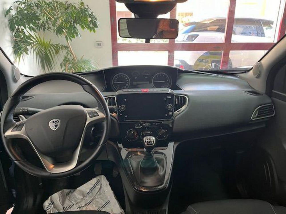 Lancia Ypsilon usata a Trapani (7)