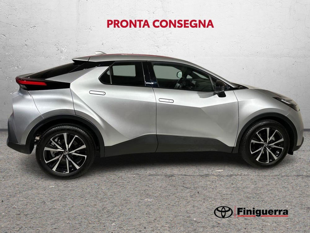 Toyota Toyota C-HR nuova a Lecco (5)