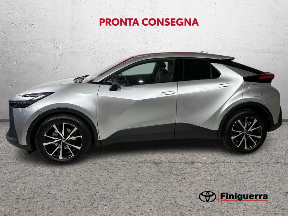 Toyota Toyota C-HR nuova a Lecco (6)