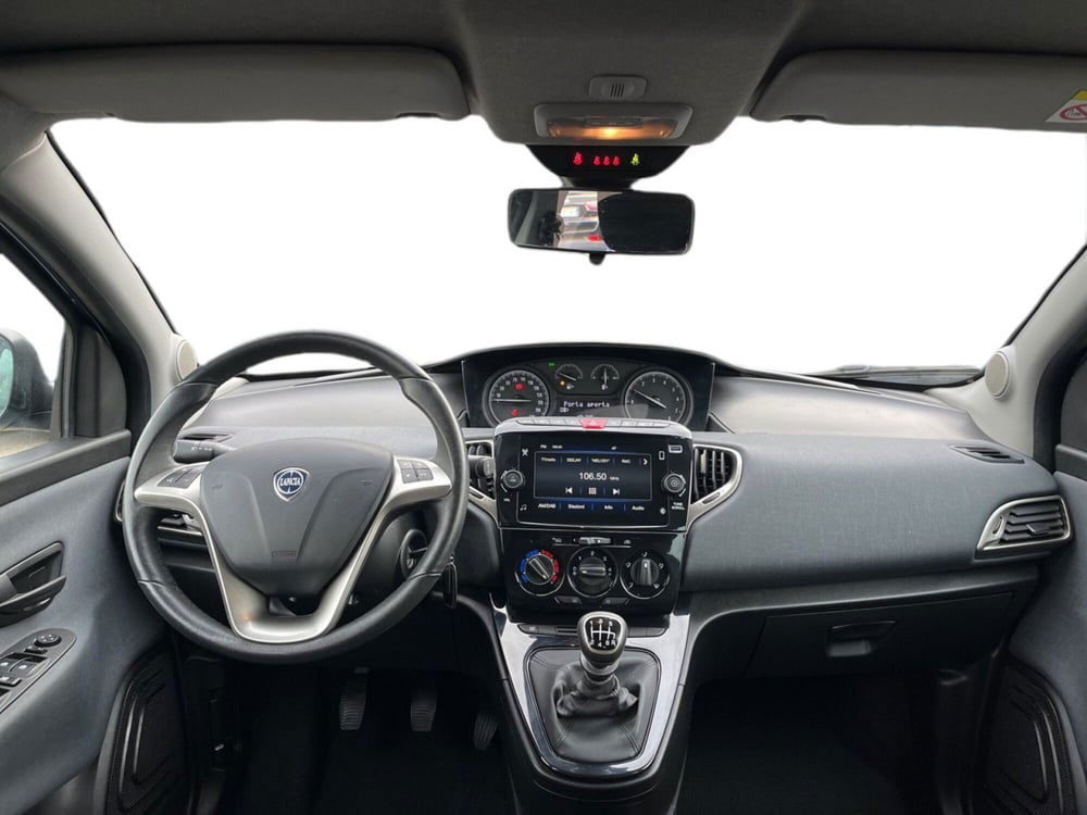 Lancia Ypsilon usata a Torino (14)