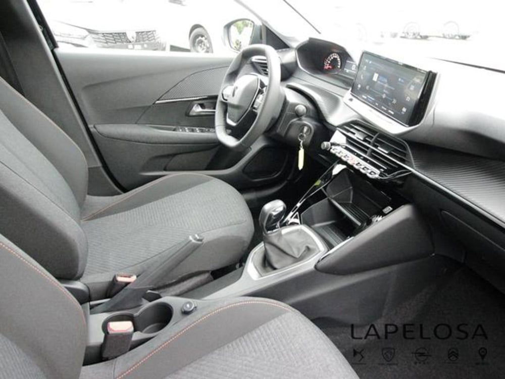 Peugeot 208 nuova a Salerno (18)