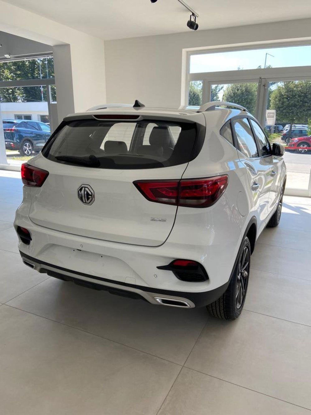 Mg ZS (2021-->) nuova a Caserta (6)