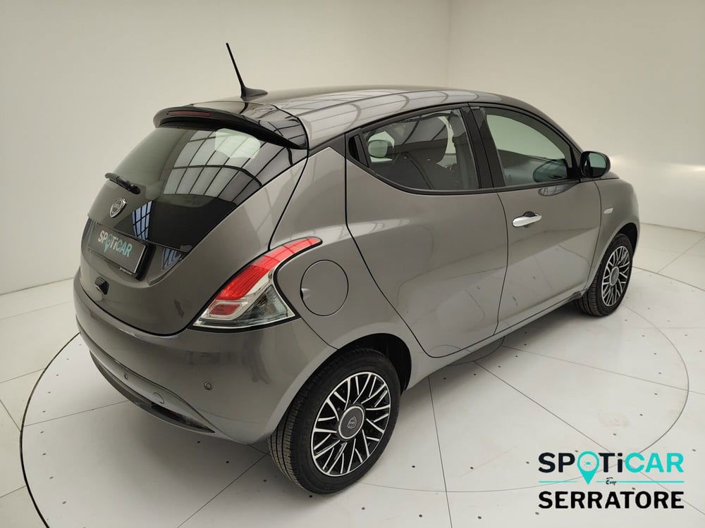 Lancia Ypsilon usata a Como (5)