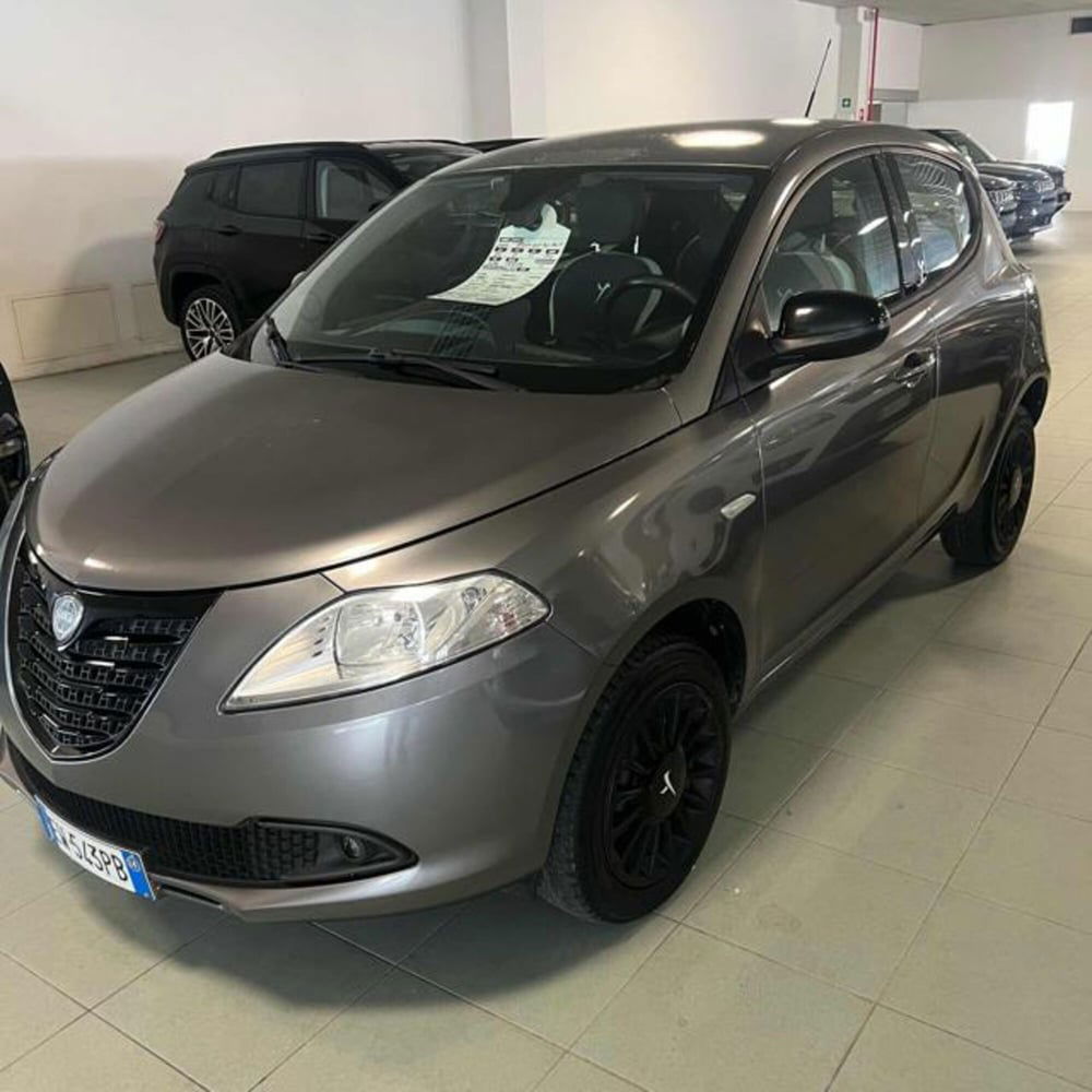 Lancia Ypsilon usata a Ferrara