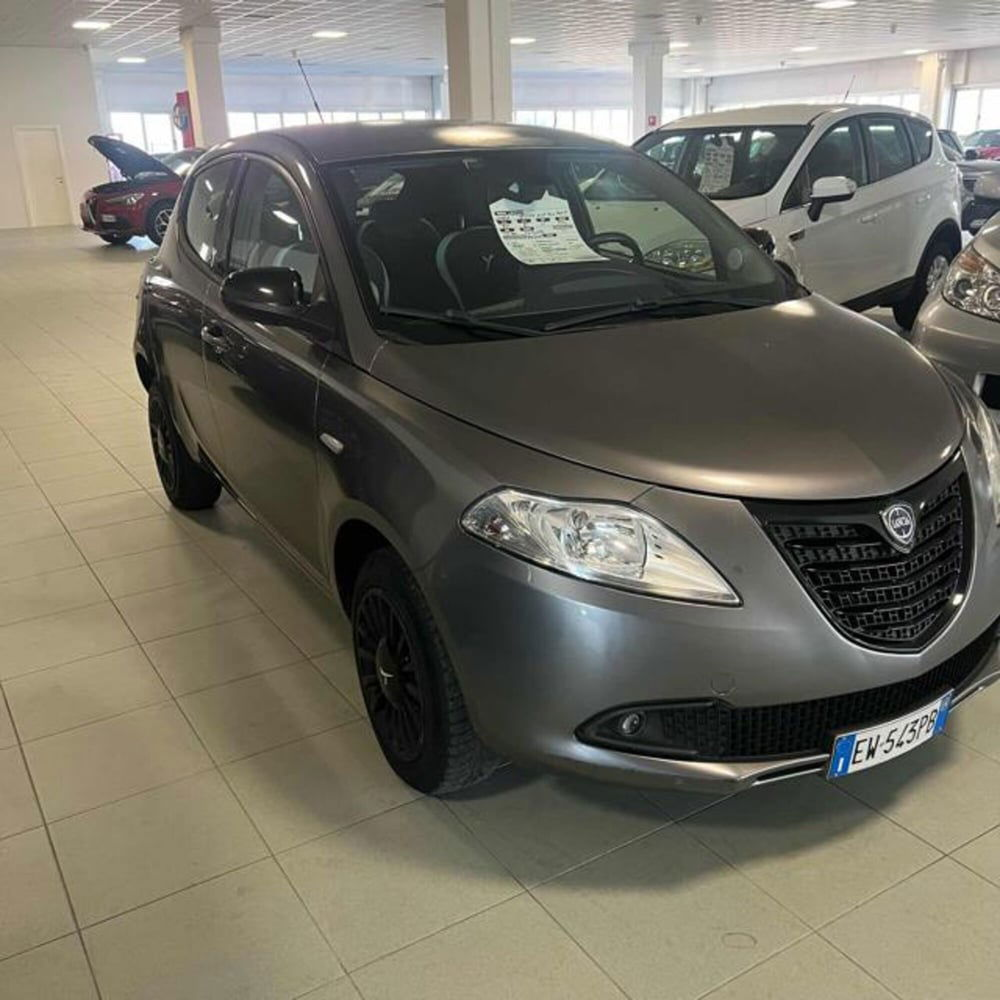 Lancia Ypsilon usata a Ferrara (4)