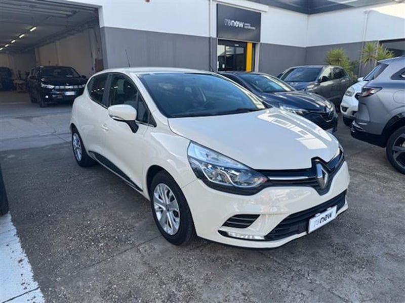 Renault Clio 1.2 75CV 5 porte Zen  del 2018 usata a Oristano