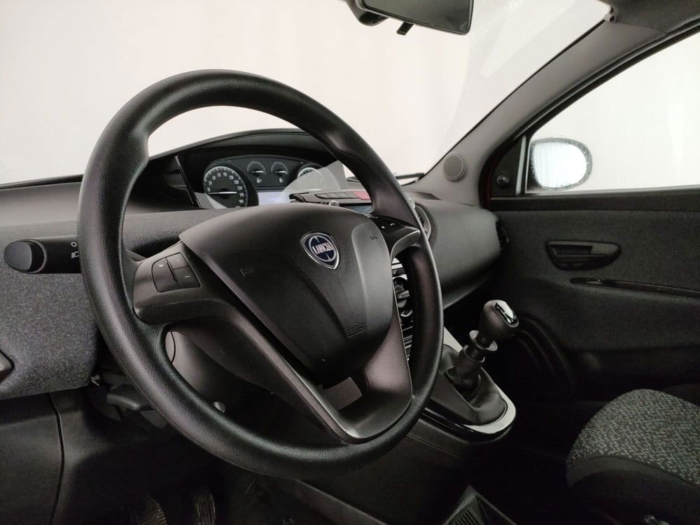 Lancia Ypsilon usata a Roma (11)