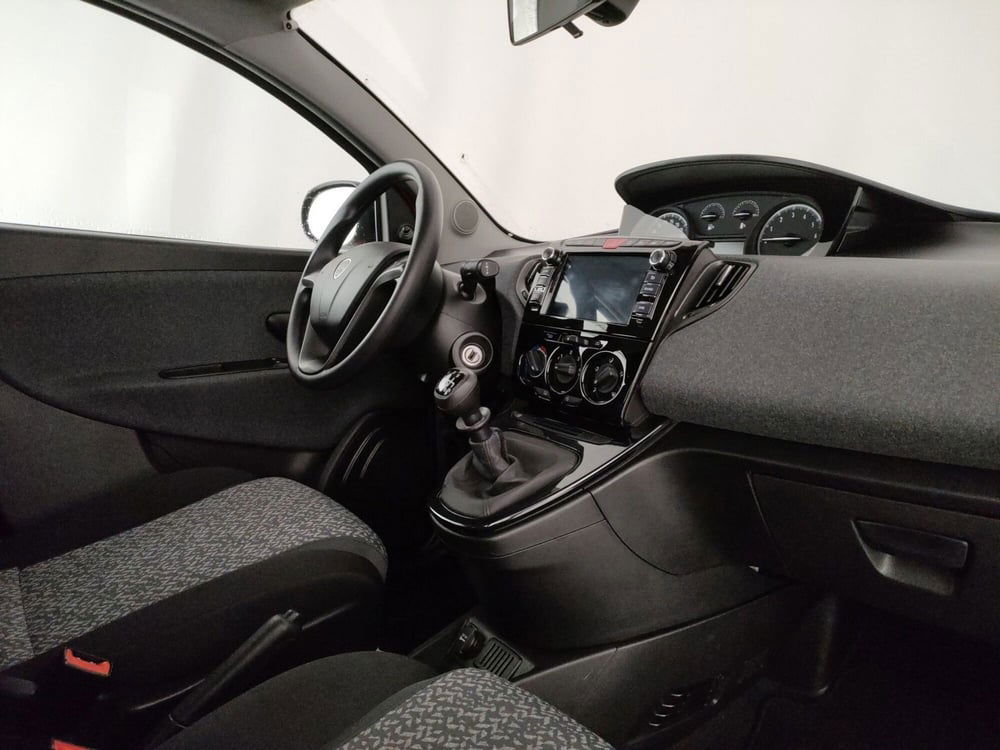 Lancia Ypsilon usata a Roma (7)