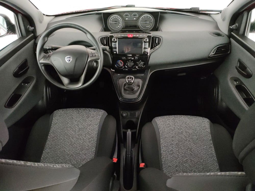 Lancia Ypsilon usata a Roma (9)