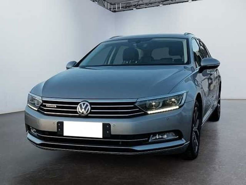 Volkswagen Passat Variant 2.0 TDI 190 CV 4MOTION DSG Highline BMT  del 2017 usata a Lucca