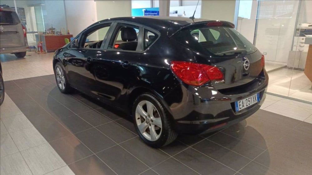 Opel Astra usata a Milano (3)