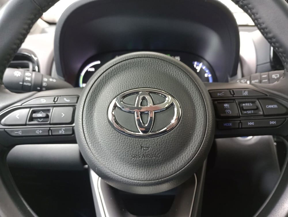 Toyota Yaris Cross nuova a Lecco (6)