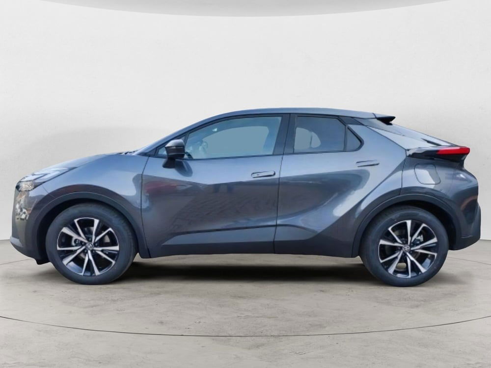 Toyota Toyota C-HR nuova a Lecco (4)