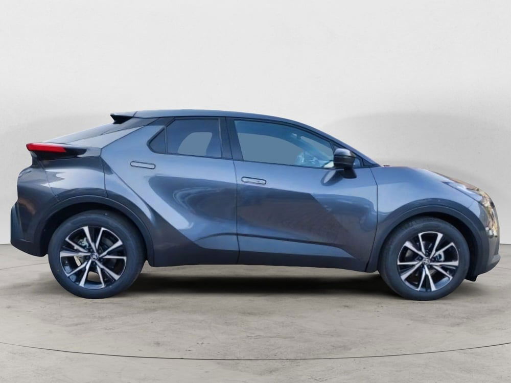 Toyota Toyota C-HR nuova a Lecco (7)