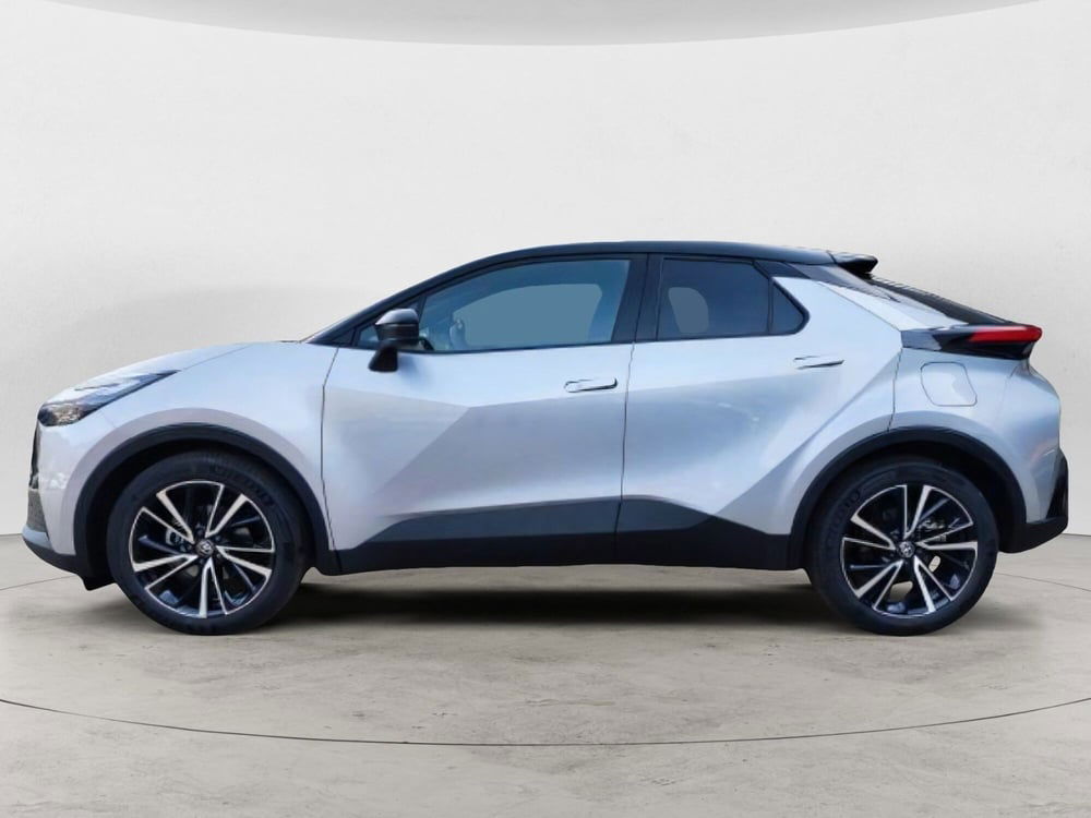 Toyota Toyota C-HR nuova a Lecco (4)