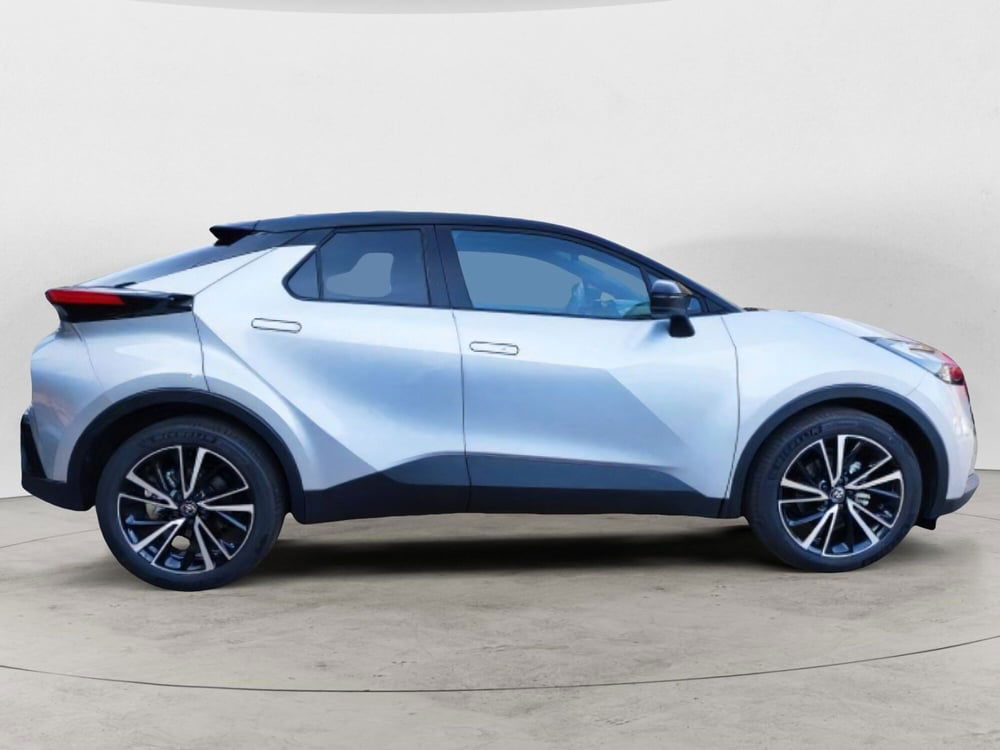 Toyota Toyota C-HR nuova a Lecco (6)