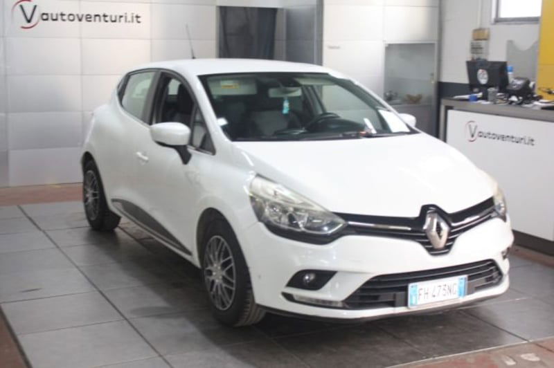 Renault Clio TCe 12V 90 CV GPL 5 porte Moschino Zen del 2017 usata a Civita Castellana