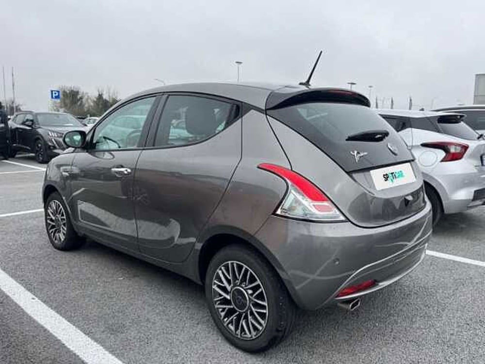 Lancia Ypsilon usata a Ravenna (6)