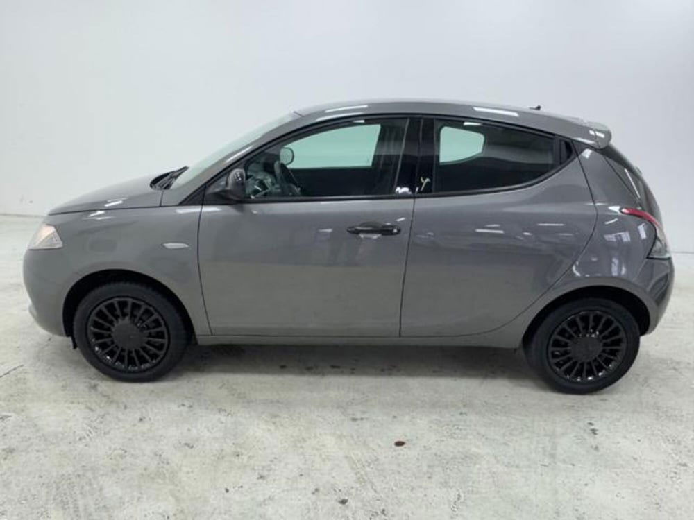 Lancia Ypsilon usata a Como (8)