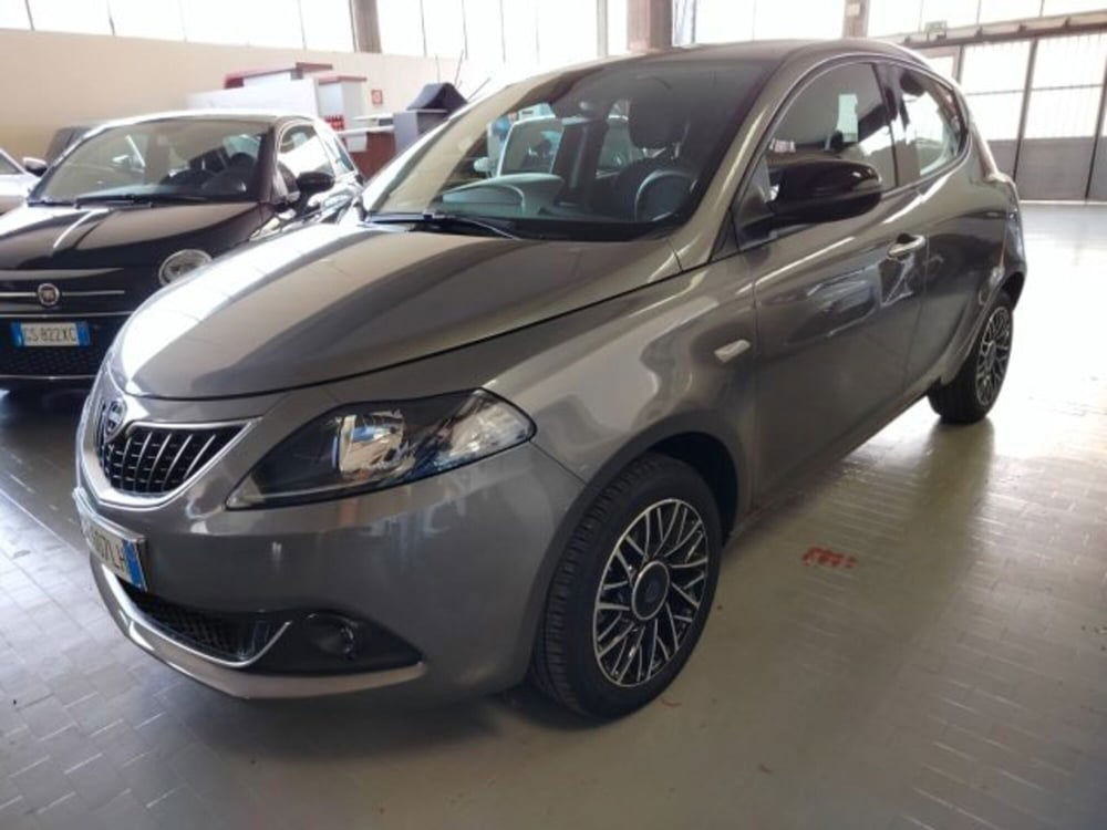 Lancia Ypsilon usata a Forlì-Cesena (3)