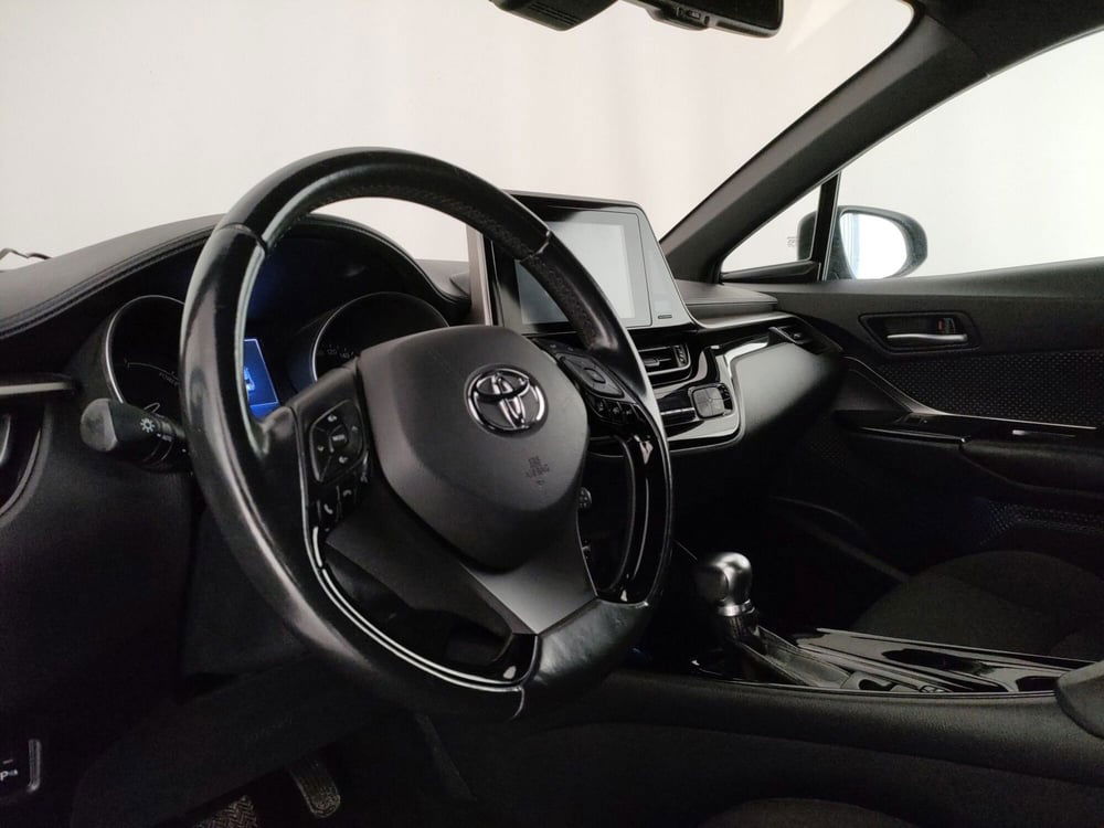 Toyota Toyota C-HR usata a Roma (11)