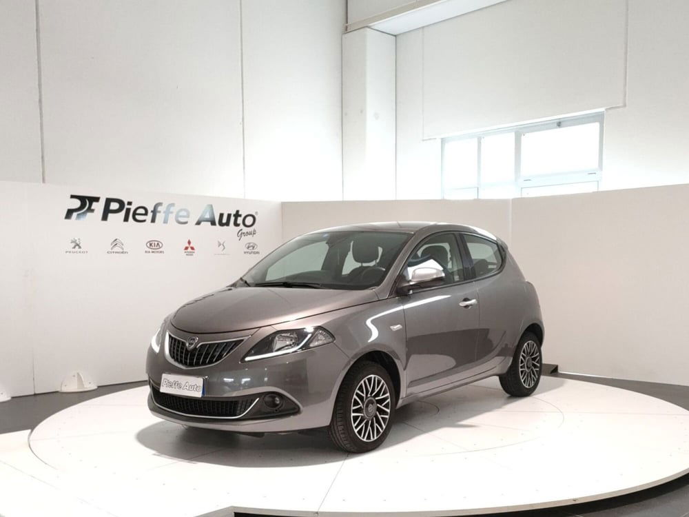 Lancia Ypsilon usata a L'Aquila