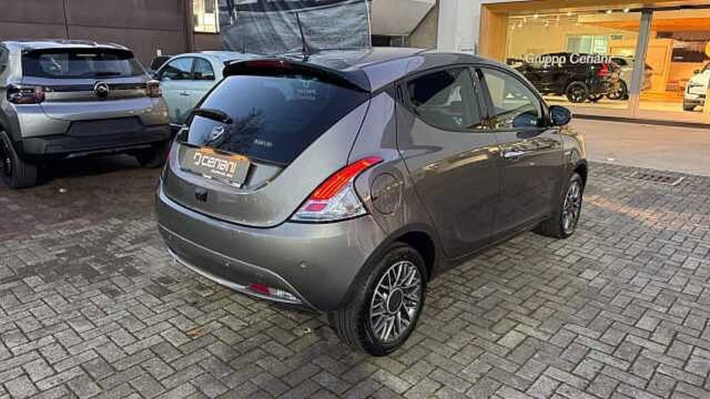 Lancia Ypsilon usata a Milano (6)