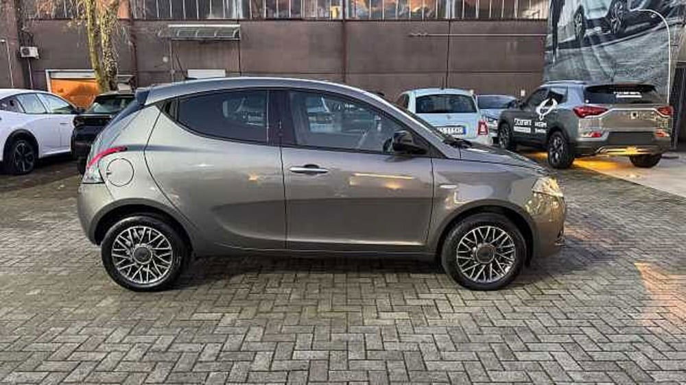 Lancia Ypsilon usata a Milano (7)