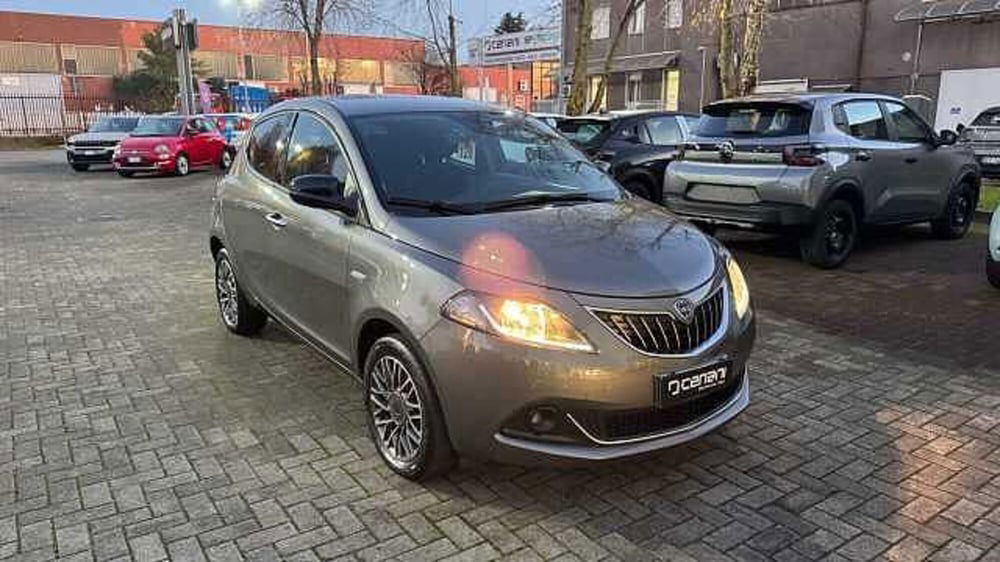 Lancia Ypsilon usata a Milano (9)