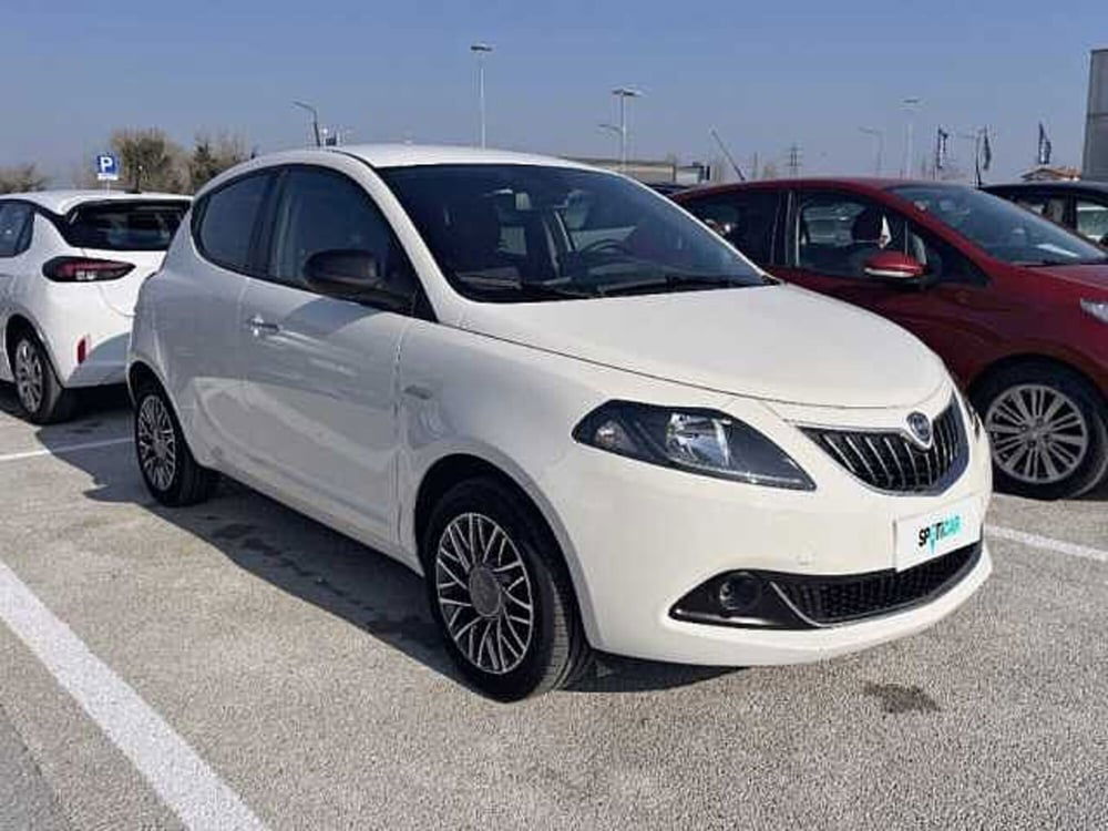 Lancia Ypsilon usata a Ravenna (3)