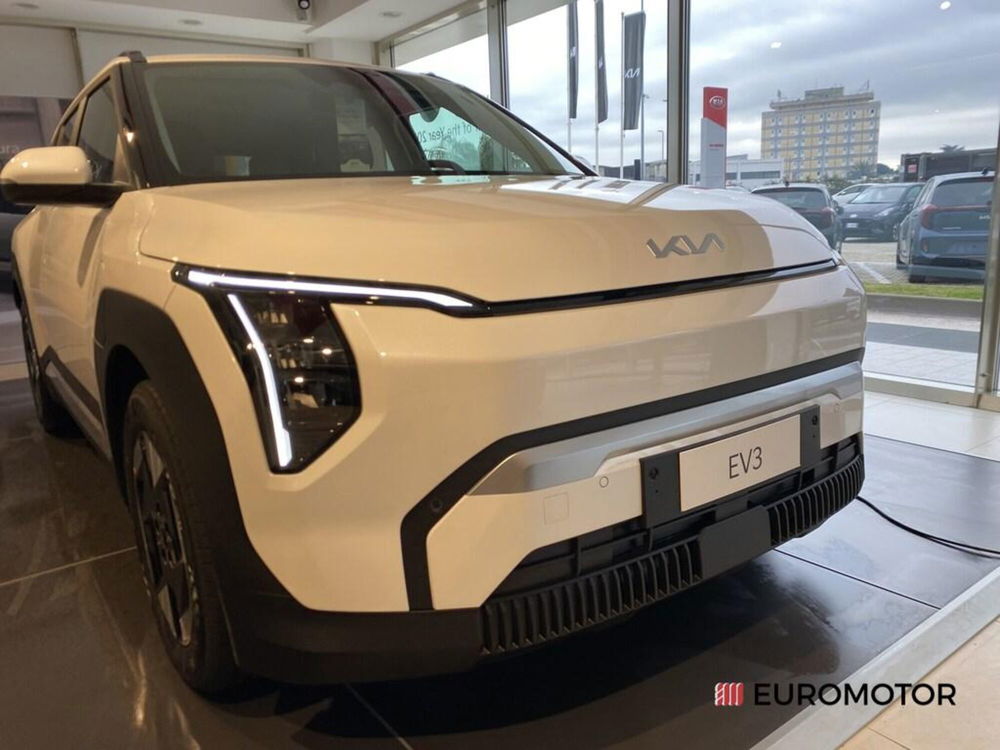 Kia EV3 nuova a Bari (4)