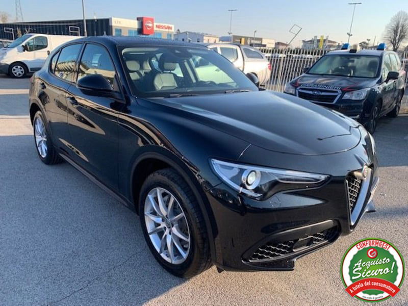 Alfa Romeo Stelvio Stelvio 2.0 Turbo 200 CV AT8 Q4 Executive  del 2018 usata a Lucca