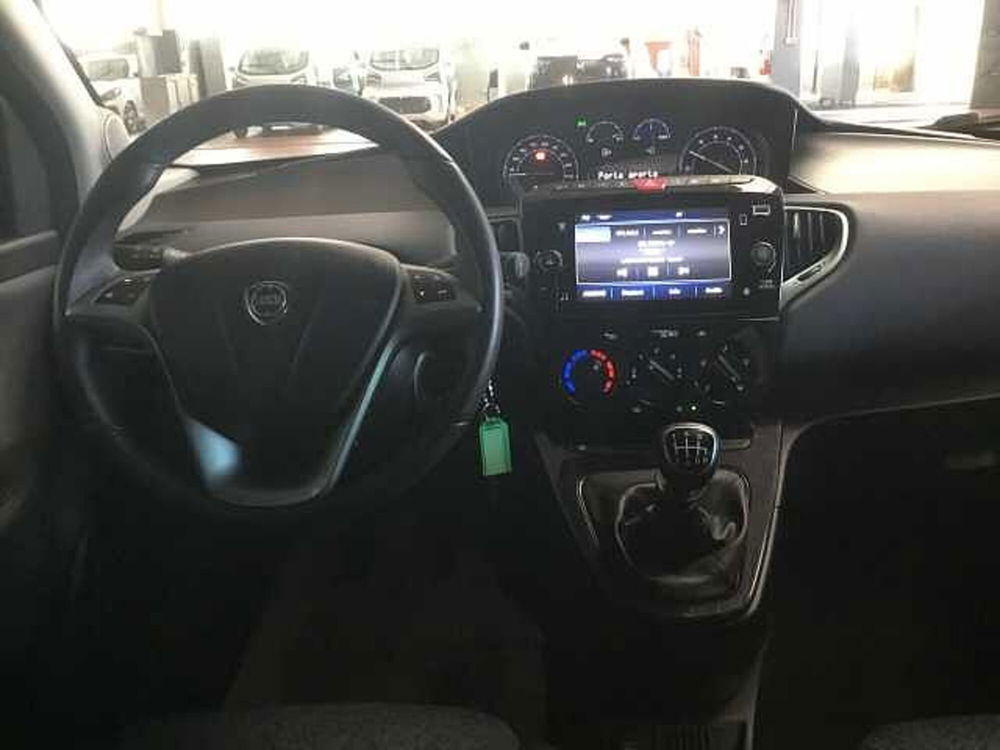 Lancia Ypsilon usata a Varese (11)