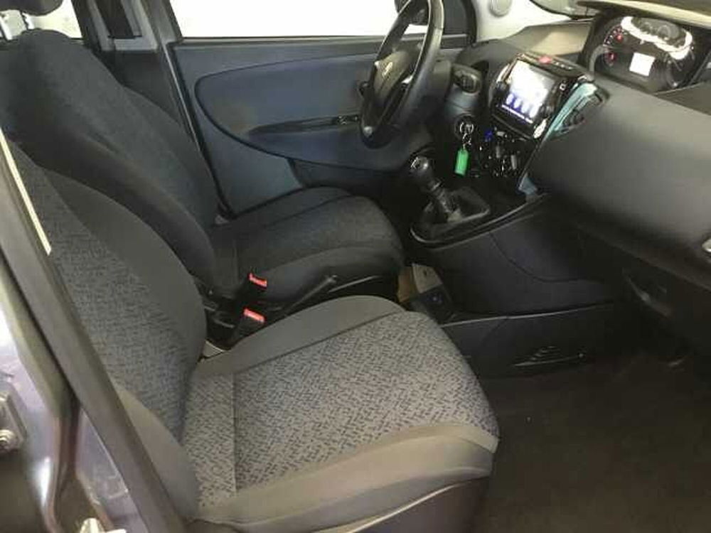 Lancia Ypsilon usata a Varese (15)