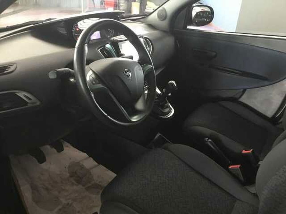 Lancia Ypsilon usata a Varese (9)