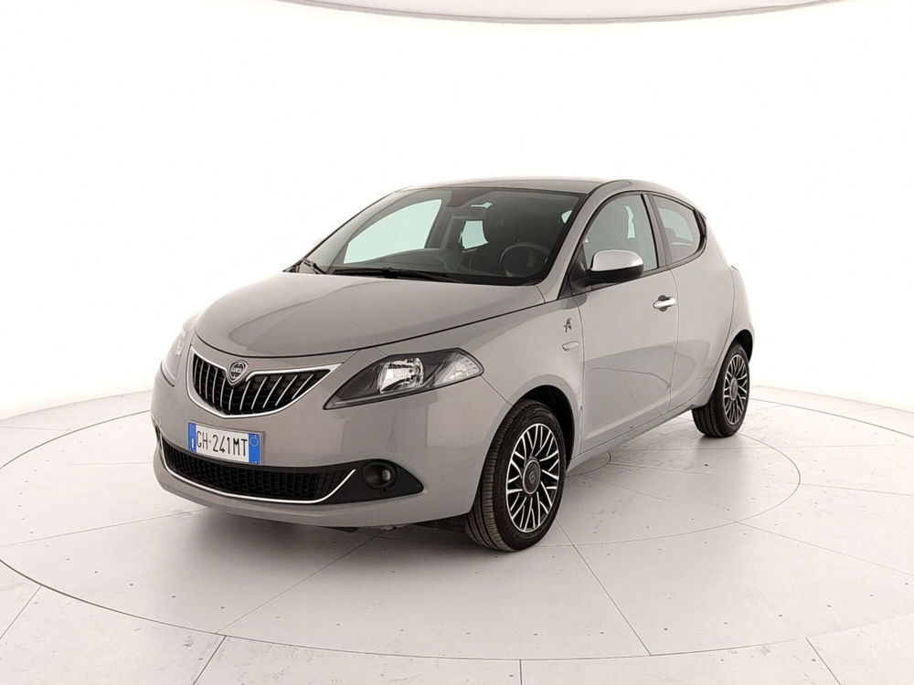 Lancia Ypsilon usata a Caserta (3)