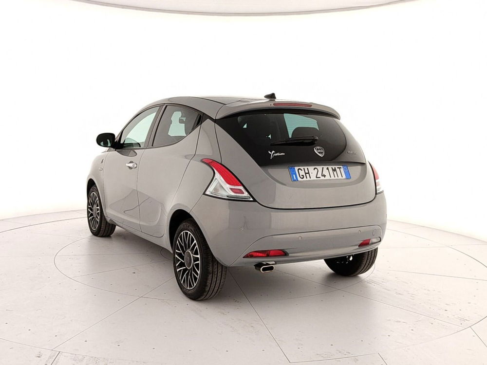 Lancia Ypsilon usata a Caserta (4)