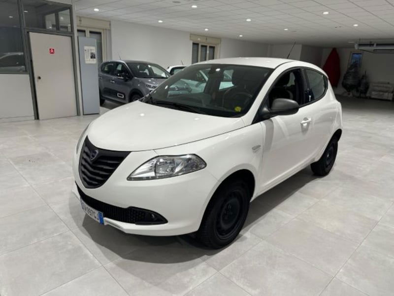 Lancia Ypsilon 0.9 TwinAir 85 CV 5 porte Metano Ecochic Silver  del 2014 usata a Scandiano