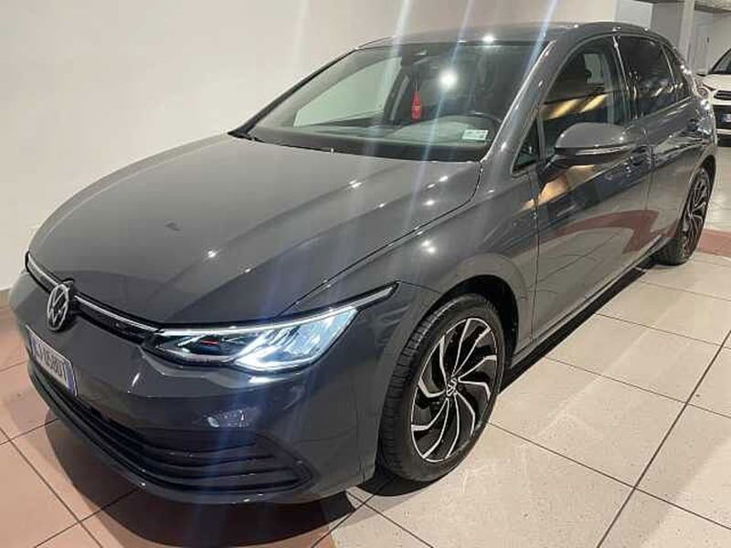 Volkswagen Golf Variant 1.0 eTSI EVO DSG Life del 2022 usata a Genova