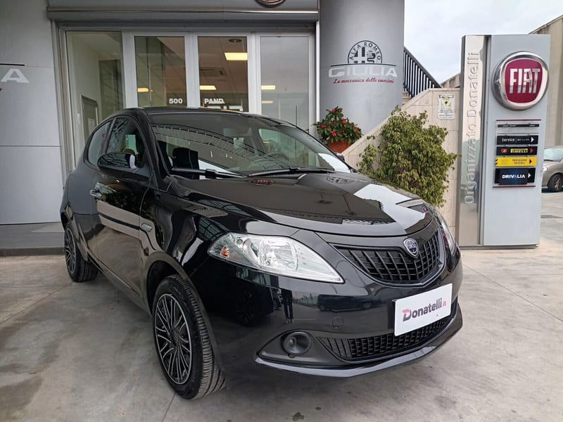 Lancia Ypsilon 1.0 FireFly 5 porte S&S Hybrid Silver Plus del 2024 usata a Triggiano