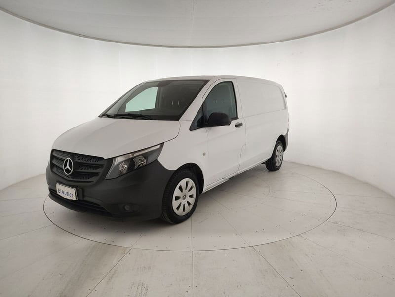 Mercedes-Benz Vito tourer 114 cdi compact Pro 9G-tronic del 2021 usata a Alessandria