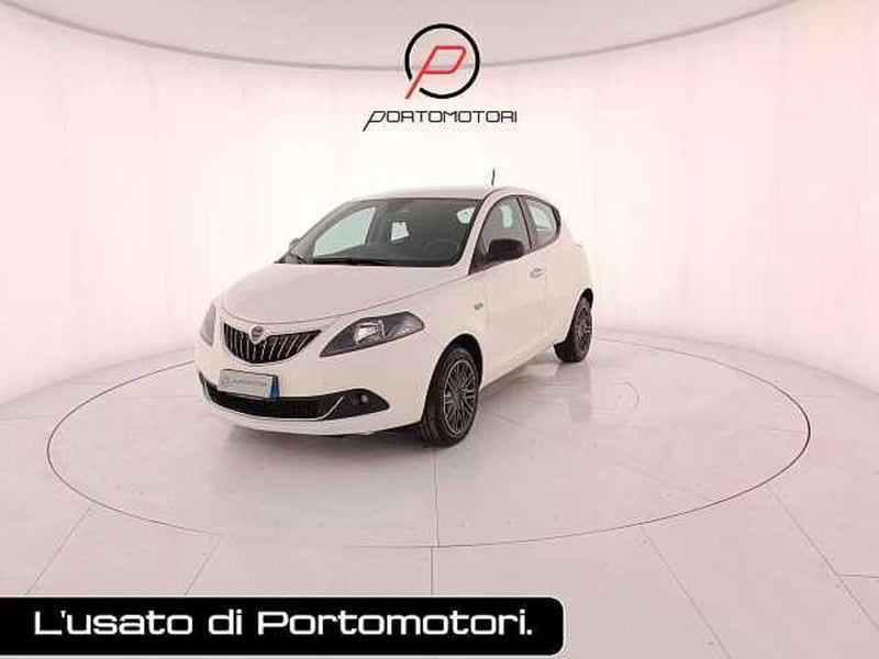 Lancia Ypsilon 1.0 FireFly 5 porte S&S Hybrid Ecochic Gold  del 2023 usata a Portogruaro