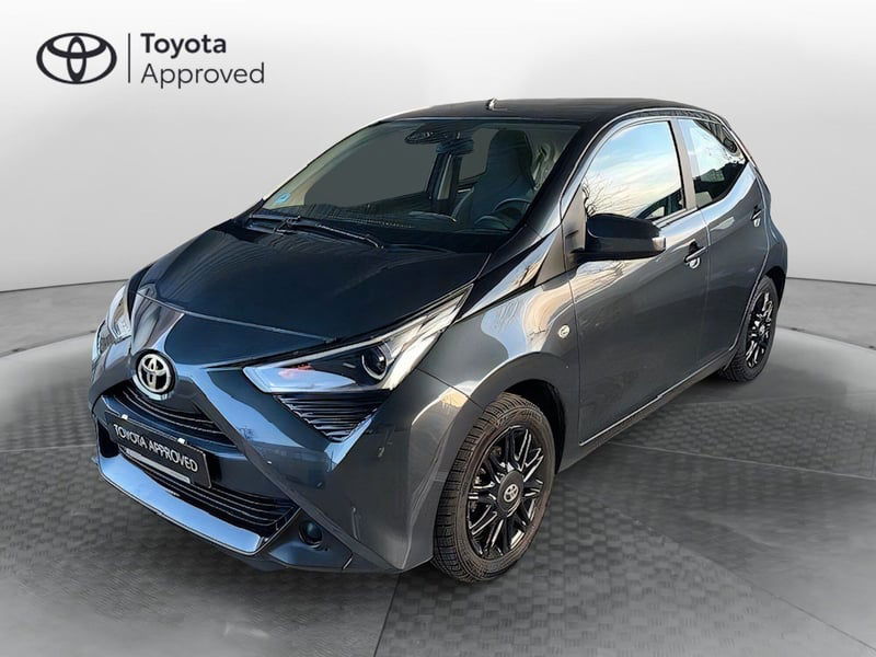 Toyota Aygo Connect 1.0 VVT-i 72 CV 5 porte x-play del 2020 usata a Cantu'