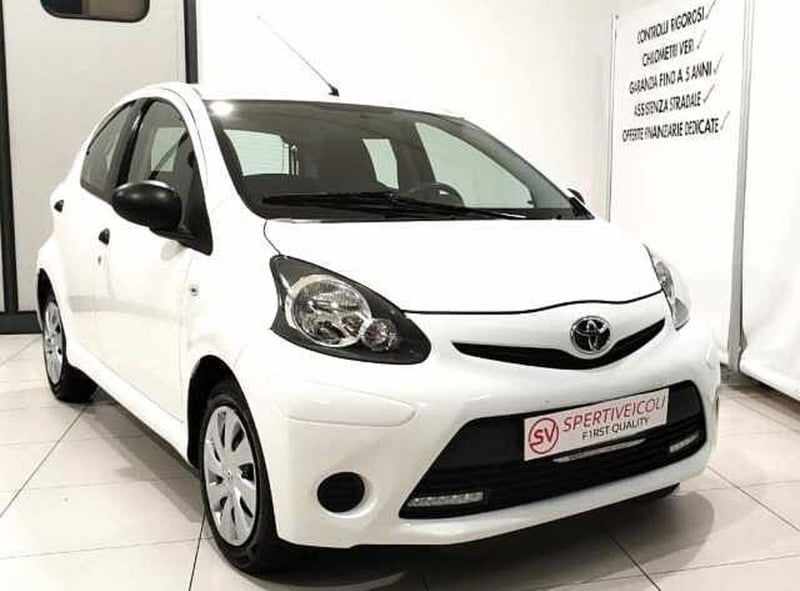 Toyota Aygo 1.0 12V VVT-i 5 porte Active Connect  del 2013 usata a Maglie