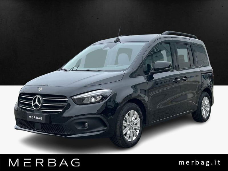 Mercedes-Benz Classe B 180 d Premium  nuova a Lainate