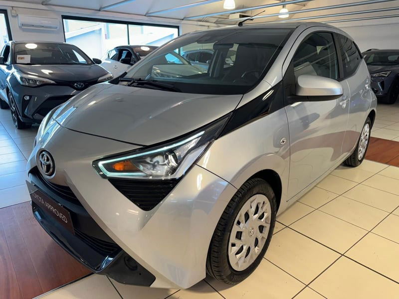 Toyota Aygo Connect 1.0 VVT-i 72 CV 5 porte x-play del 2021 usata a Modena