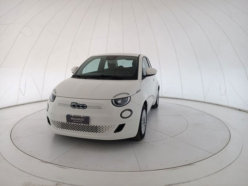 Fiat 500e La Prima Berlina 42 kWh  del 2023 usata a Foggia