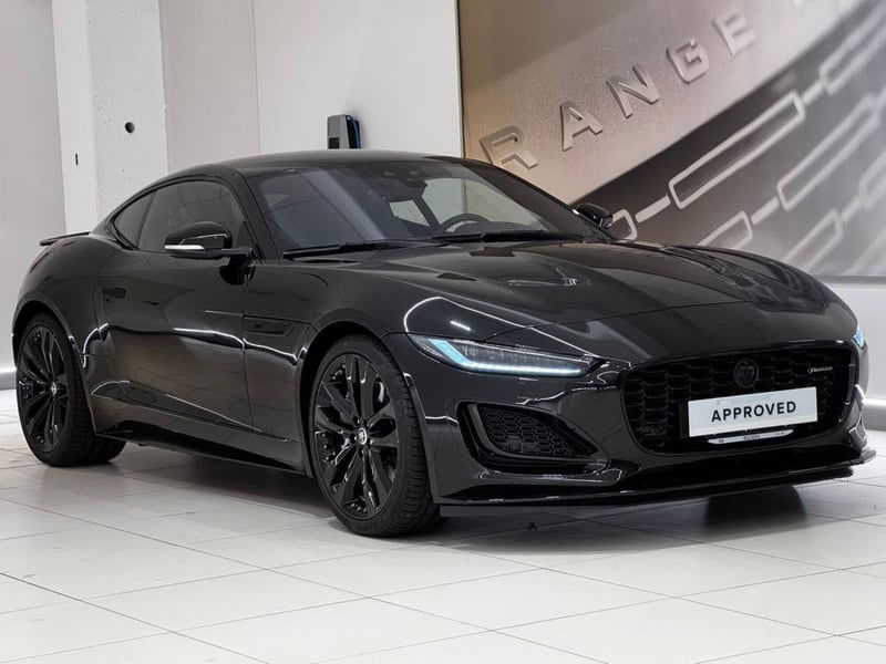 Jaguar F-Type Coupé 2.0 aut. Coupé R-Dynamic Black nuova a Savona